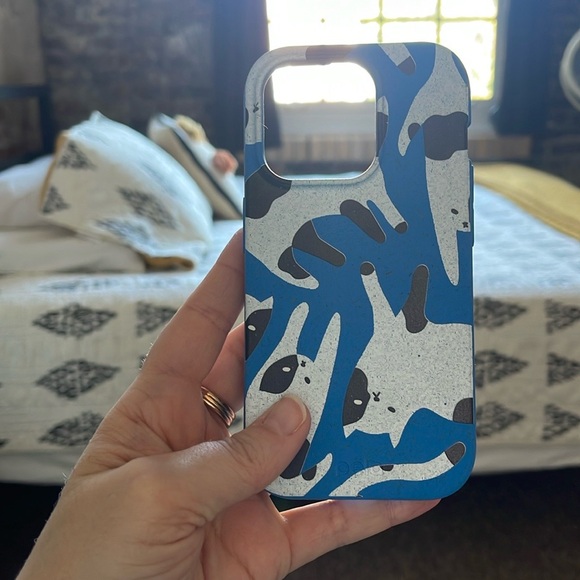 Brand new never used Electric Blue Cat Cow iPhone 15 Pro Case - Picture 2 of 6